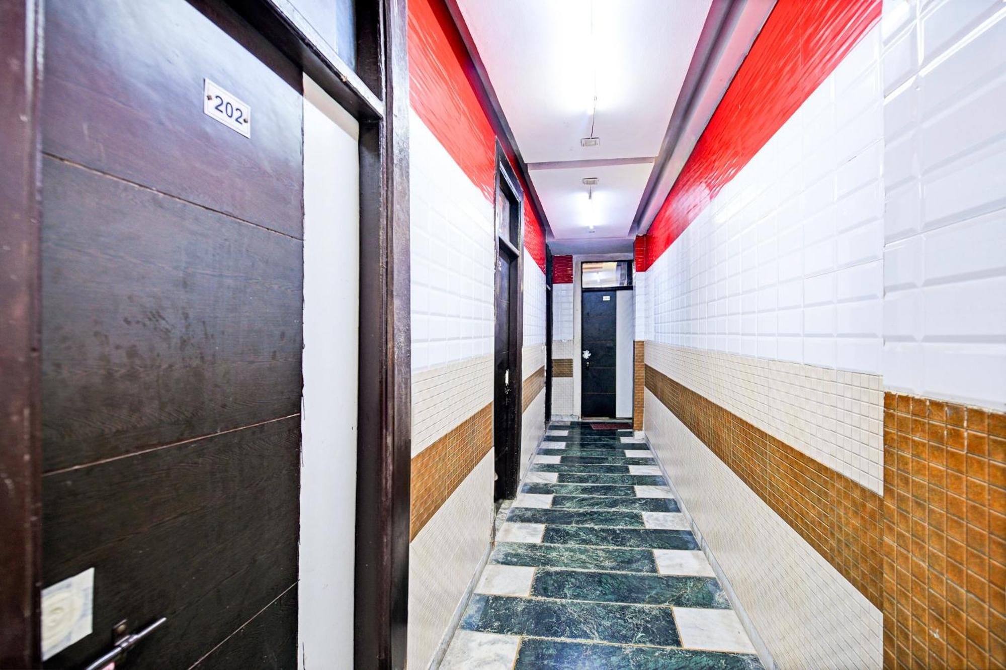 Hotel O Granville Ню Делхи Екстериор снимка