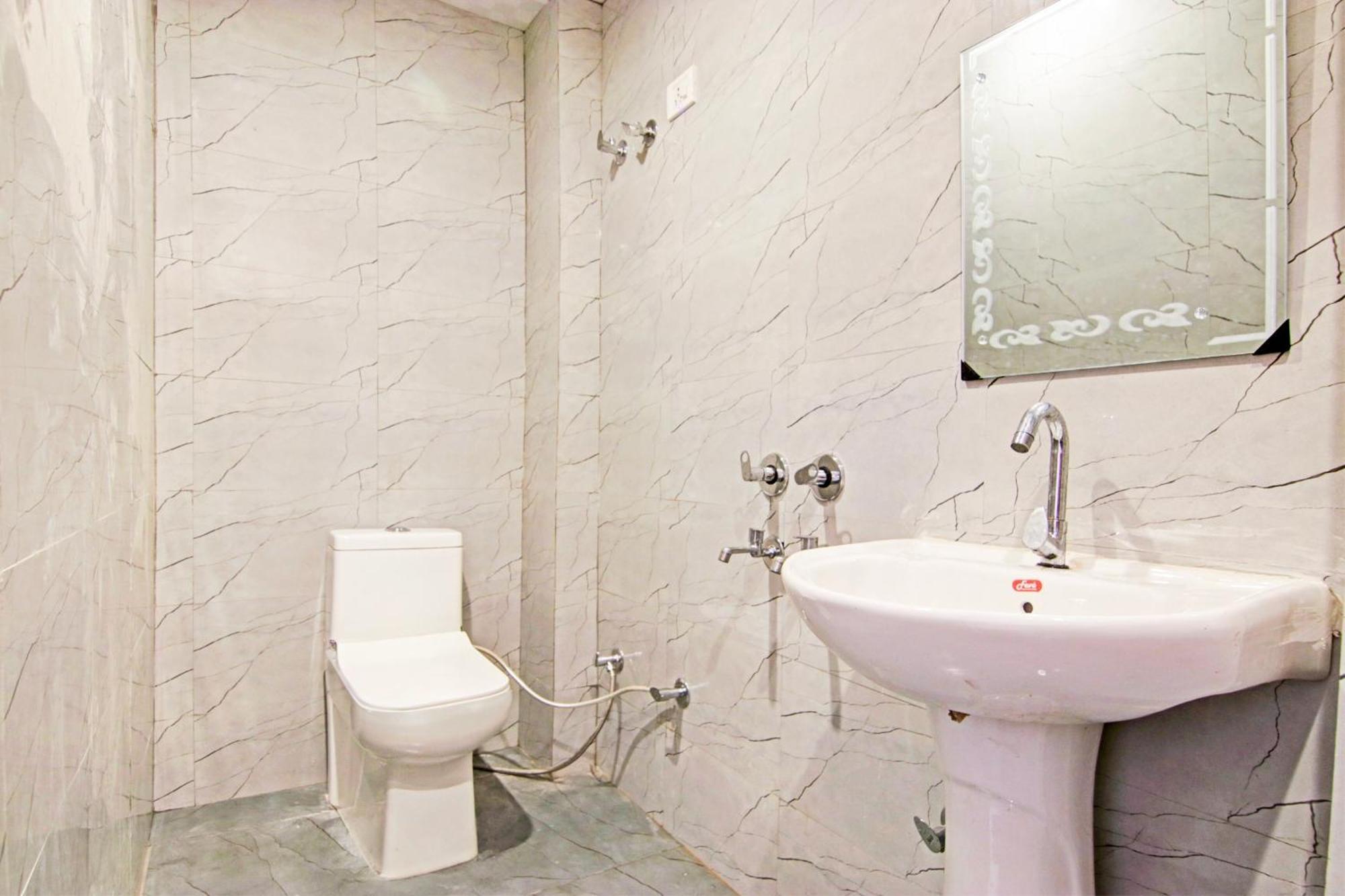Hotel O Granville Ню Делхи Екстериор снимка